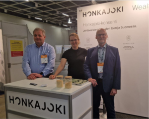 Arto Räikkönen (logistics), Tiina Sirkjärvi (sales), and Mika Tuomola (R&D) from Honkajoki